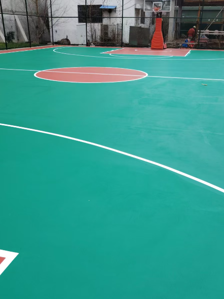细水乡 球场长期使用易出现地面开裂